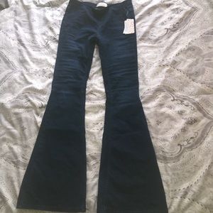 ✨NEW✨FREE PEOPLE FLARE JEANS